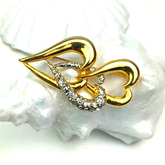 ❤️BUNDLE ONLY❤️ Triple Heart Gold Tone Rhinestone Encrusted Brooch - Picture 4 of 5